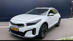 Deluxe white (licht wit parelmoer) Gebruikt 2023 Kia XCeed SUV | € 29.900 (Eerlijke prijs)