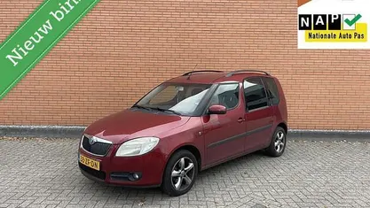 Rood Occasion 2008 Skoda Roomster MPV | € 1.795 (Eerlijke prijs)
