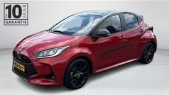 Rood Gebruikt 2023 Toyota Yaris Hybrid Executive Hatchback | € 26.440 (Eerlijke prijs)