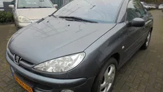 Grijs Gebruikt 2005 Peugeot 206 CC Cabriolet | € 1.450 (Eerlijke prijs)