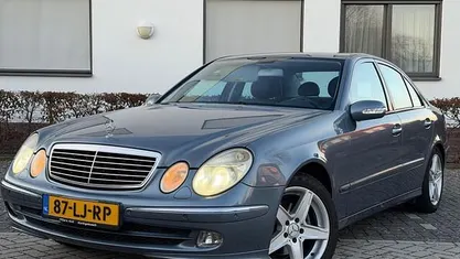 Blauw Gebruikt 2003 Mercedes E240 Avantgarde Sedan | € 3.950 (Eerlijke prijs)