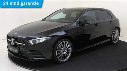 Zwart Gebruikt 2021 Mercedes A250 Premium Plus Hatchback | € 29.945 (Eerlijke prijs)