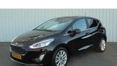 Zwart, metallic lak Gebruikt 2018 Ford Fiesta Titanium Hatchback | € 12.644 (Eerlijke prijs)