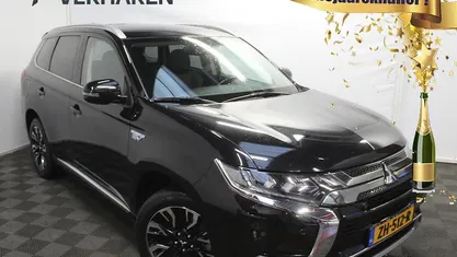 Zwart Gebruikt 2019 Mitsubishi Outlander P-HEV Intense+ SUV | € 22.590 (Eerlijke prijs)