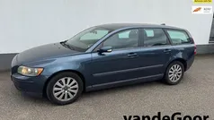Blauw Gebruikt 2005 Volvo V50 Momentum Stationwagen | € 1.300 (Eerlijke prijs)