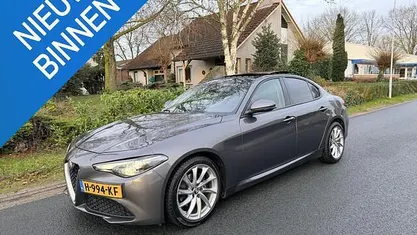 Grijs Gebruikt 2018 Alfa Romeo Giulia Sedan | € 14.750 (Eerlijke prijs)