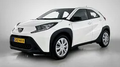 Wit Gebruikt 2024 Toyota Aygo Play Hatchback | € 17.995 (Eerlijke prijs)