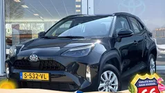 Zwart, metallic lak Gebruikt 2023 Toyota Yaris Cross Active SUV | € 26.400 (Eerlijke prijs)