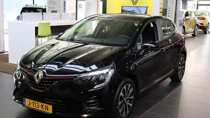 Zwart metallic Gebruikt 2020 Renault Clio V Zen Hatchback | € 12.800 (Eerlijke prijs)