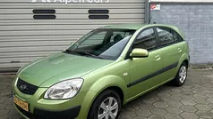 Groen Gebruikt 2007 Kia Rio Hatchback | € 2.650 (Eerlijke prijs)