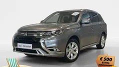 Titanium grey m Gebruikt 2021 Mitsubishi Outlander P-HEV Intense+ SUV | € 26.450 (Eerlijke prijs)