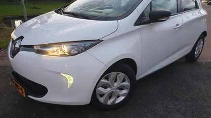 Wit Gebruikt 2017 Renault Zoe Life Hatchback | € 9.850 (Eerlijke prijs)