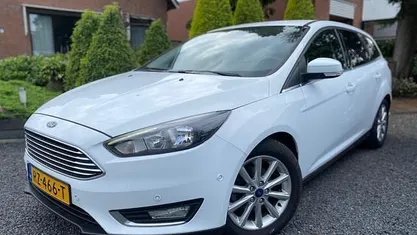 Wit, andere lak Gebruikt 2018 Ford Focus Titanium Stationwagen | € 8.950 (Eerlijke prijs)