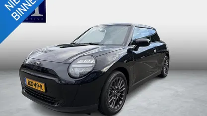 Nieuw Mini Cooper Essential 11 kW (15 PK) 2026 Zwart Hatchback