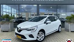 Wit Gebruikt 2022 Renault Clio V Business Hatchback | € 17.850 (Eerlijke prijs)