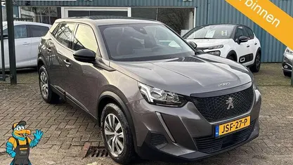 Grijs Gebruikt 2022 Peugeot 2008 Active SUV | € 17.250 (Goede deal)