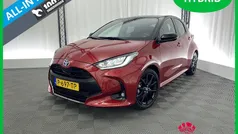 Rood Gebruikt 2022 Toyota Yaris Hybrid Executive Hatchback | € 24.995 (Eerlijke prijs)
