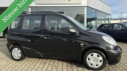 Occasion Toyota Yaris Verso Terra 84 PK (61 kW) 2004 Zwart MPV