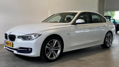 Wit, metallic lak Gebruikt 2014 BMW 316 Sport Line Sedan | € 13.950 (Eerlijke prijs)