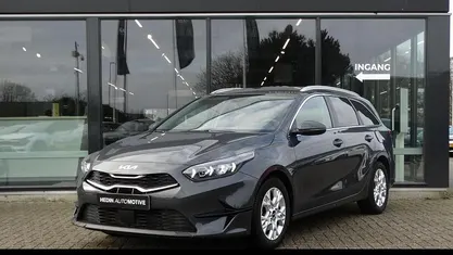 Grijs Gebruikt 2024 Kia Ceed Hatchback | € 24.940 (Eerlijke prijs)