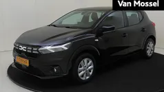 Gebruikt 2023 Dacia Sandero Expression Hatchback | € 16.935 (Eerlijke prijs)