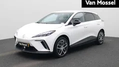 Wit Gebruikt 2023 MG MG4 EV Luxury Hatchback | € 22.900 (Eerlijke prijs)