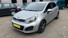 Grijs, metallic lak Gebruikt 2012 Kia Rio Hatchback | € 4.749 (Eerlijke prijs)