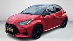 Rood Gebruikt 2023 Toyota Yaris Hybrid Executive Hatchback | € 26.900 (Eerlijke prijs)