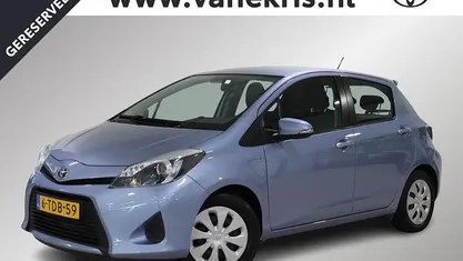 Blauw Gebruikt 2014 Toyota Yaris Hybrid Hatchback | € 12.499 (Eerlijke prijs)