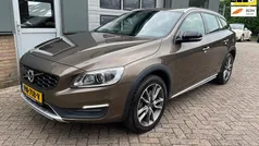Bruin Gebruikt 2017 Volvo V60 CC Stationwagen | € 23.900 (Eerlijke prijs)