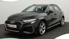 Zwart, metallic lak Gebruikt 2023 Audi A3 Sportback e-tron S-Line Sedan | € 36.350 (Eerlijke prijs)