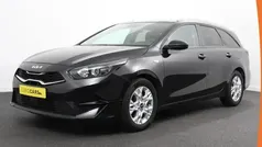 Zwart Gebruikt 2023 Kia Ceed Sportswagon Comfort Stationwagen | € 22.390 (Eerlijke prijs)