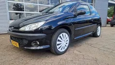 Zwart Gebruikt 2002 Peugeot 206 Premium Hatchback | € 999 (Eerlijke prijs)