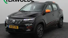 Zwart, metallic lak Gebruikt 2022 Dacia Spring Comfort Plus Hatchback | € 10.945 (Goede deal)