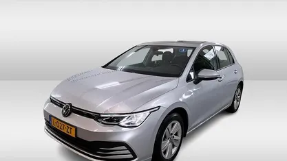 Grijs (metallic) Gebruikt 2021 VW Golf VIII Life Hatchback | € 19.950 (Eerlijke prijs)