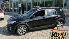 Zwart, metallic lak Gebruikt 2022 Kia Stonic SUV | € 20.900 (Eerlijke prijs)