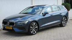 Blauw Gebruikt 2020 Volvo V60 Momentum Stationwagen | € 26.350 (Goede deal)