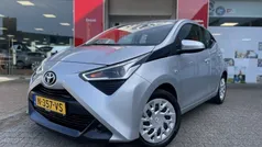 Grijs Gebruikt 2022 Toyota Aygo X-play Hatchback | € 13.895 (Goede deal)