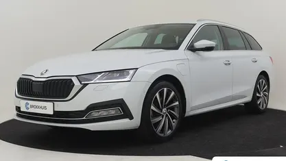 Wit Gebruikt 2022 Skoda Octavia Style Stationwagen | € 25.395 (Eerlijke prijs)