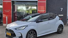 Grijs Gebruikt 2023 Toyota Yaris Hybrid Sport Hatchback | € 26.400 (Eerlijke prijs)