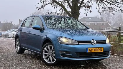 Blauw (metallic) Occasion 2015 VW Golf VII Edition Hatchback | € 8.975 (Goede deal)