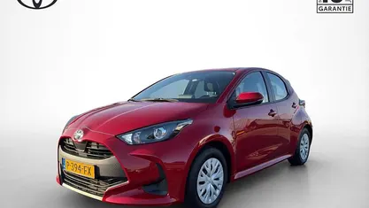 Occasion Toyota Yaris Hybrid Active 116 PK (85 kW) 2022 Rood Hatchback