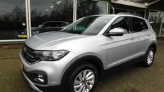 Grijs, metallic lak Gebruikt 2023 VW T-Cross SUV | € 26.950 (Eerlijke prijs)