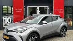 Grijs Gebruikt 2023 Toyota C-HR SUV | € 25.700 (Eerlijke prijs)