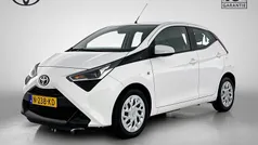 Wit Gebruikt 2021 Toyota Aygo X-play Hatchback | € 12.445 (Eerlijke prijs)