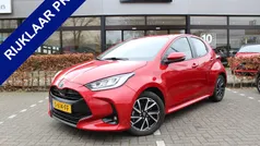 Rood Gebruikt 2023 Toyota Yaris Hybrid Hatchback | € 22.950 (Eerlijke prijs)
