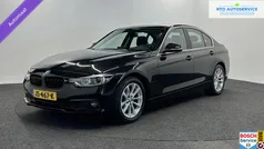Zwart Gebruikt 2016 BMW 330e Executive Sedan | € 18.500 (Goede deal)