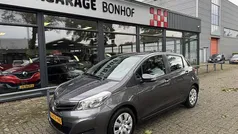 Grijs Gebruikt 2013 Toyota Yaris Hatchback | € 11.750 (Eerlijke prijs)