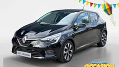 Noir étoilé gne (donker zwart) Gebruikt 2023 Renault Clio V Evolution Hatchback | € 19.935 (Eerlijke prijs)