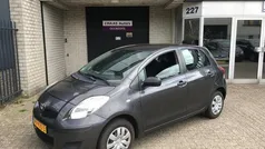 Grijs Gebruikt 2010 Toyota Yaris Hatchback | € 3.999 (Eerlijke prijs)